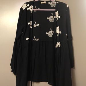 Adorable black flowered kimono!